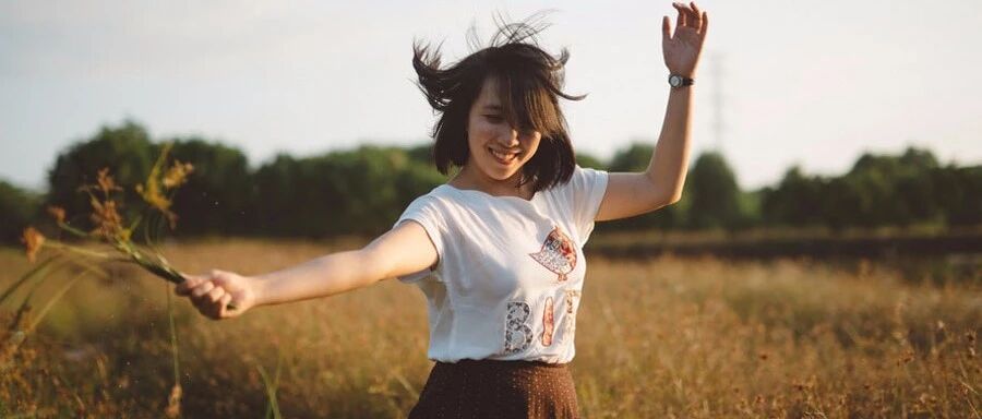 爱发朋友圈的女人，都差不到哪去