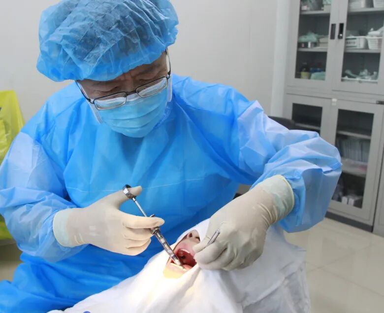 口腔种植手术包怎么打7月2日，北京种植牙专家谭包生教授将来到包医二附院坐诊、手术_https://www.jmylbn.com_新闻资讯_第4张