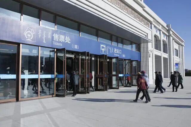 通辽市高铁站南广场投入使用