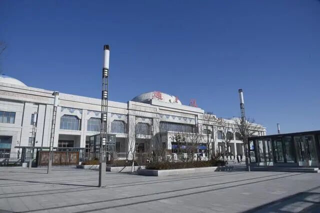 通辽市高铁站南广场投入使用