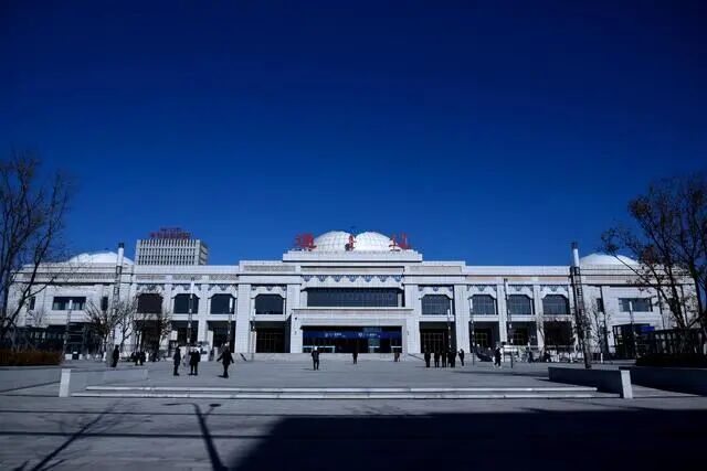 通辽市高铁站南广场投入使用