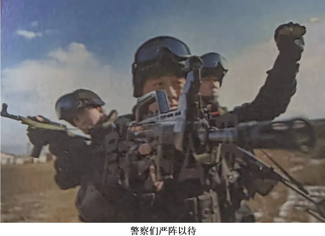 警徽闪耀照亮精彩人生