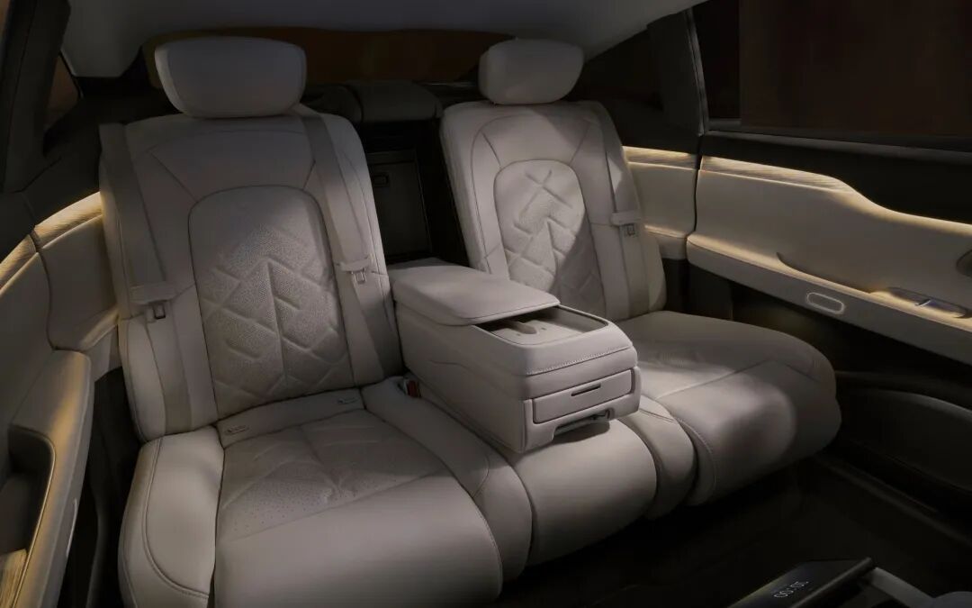 可呼吸可律动的光瀑式氛围灯_蔚来ET7-NIO蔚来官网