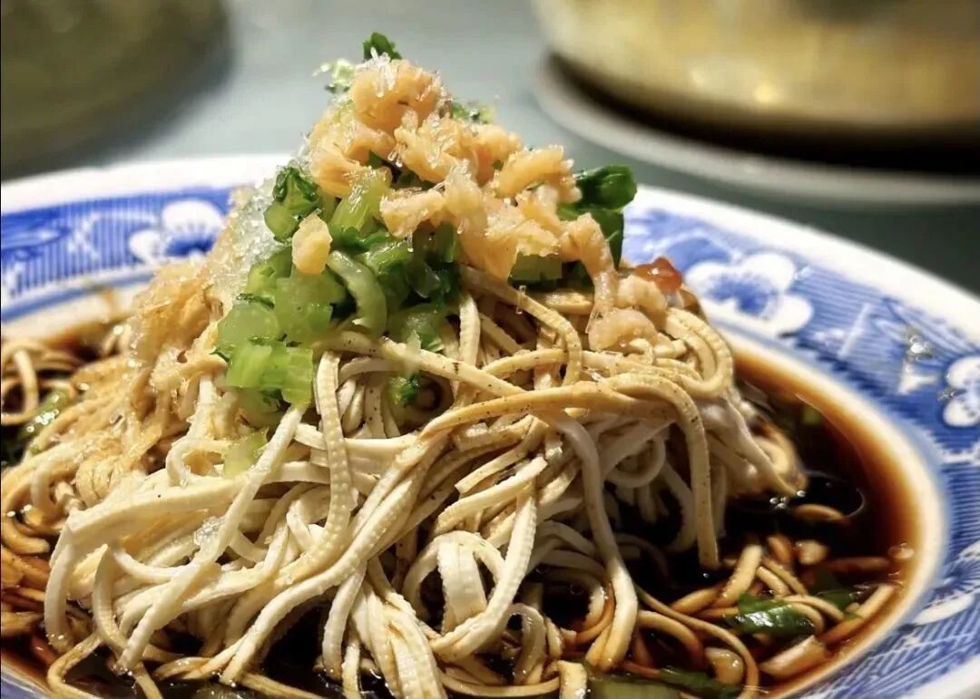 高铁3h直达，小吃10元管饱！不愧是文学届美食家笔下的宝藏县城！