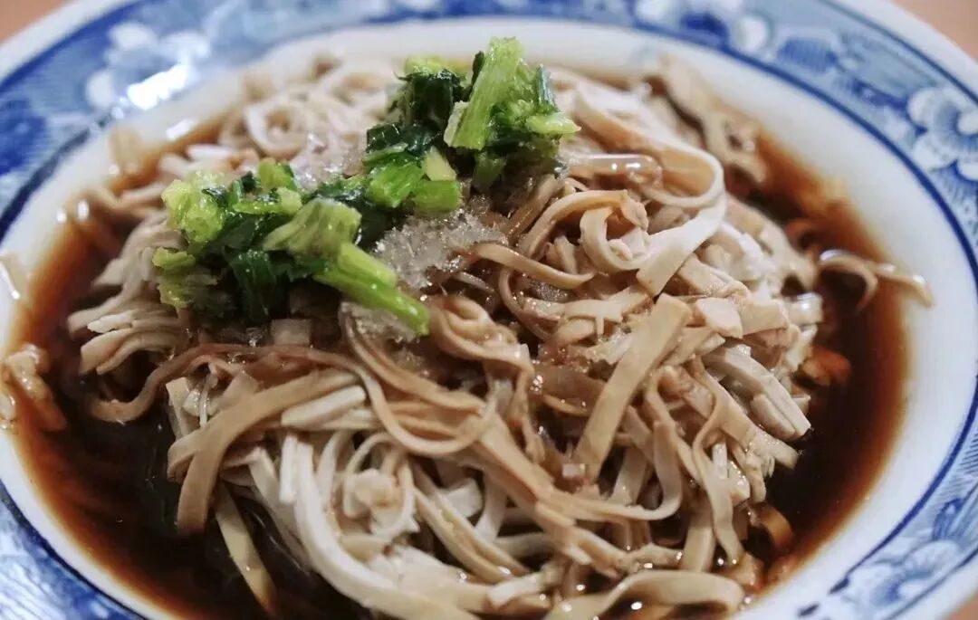 高铁3h直达，小吃10元管饱！不愧是文学届美食家笔下的宝藏县城！