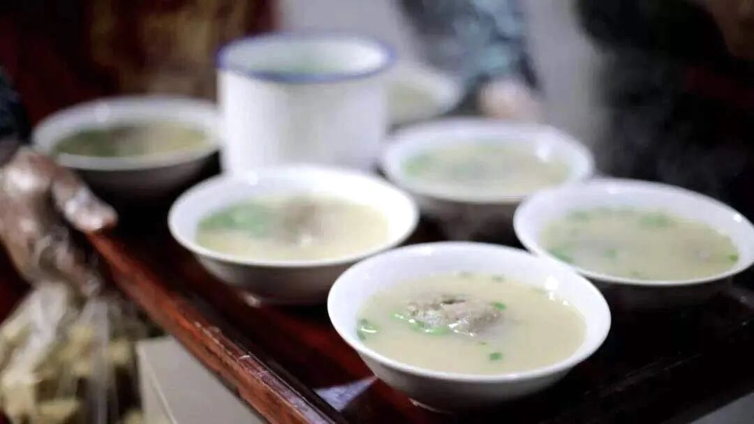 高铁3h直达，小吃10元管饱！不愧是文学届美食家笔下的宝藏县城！