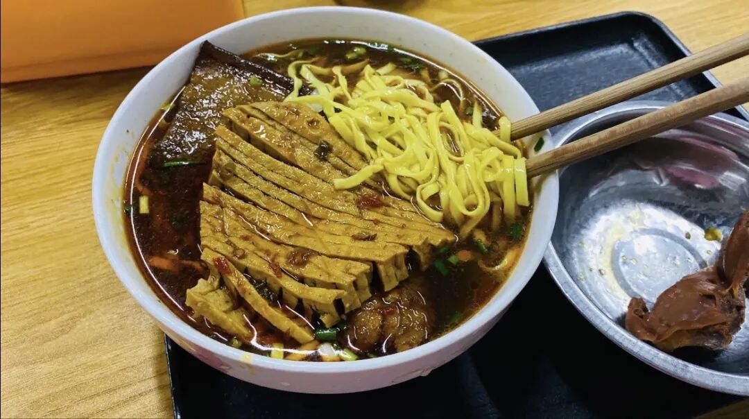 这座低调的宝藏小城，竟藏着1块钱就能get的百年小吃！