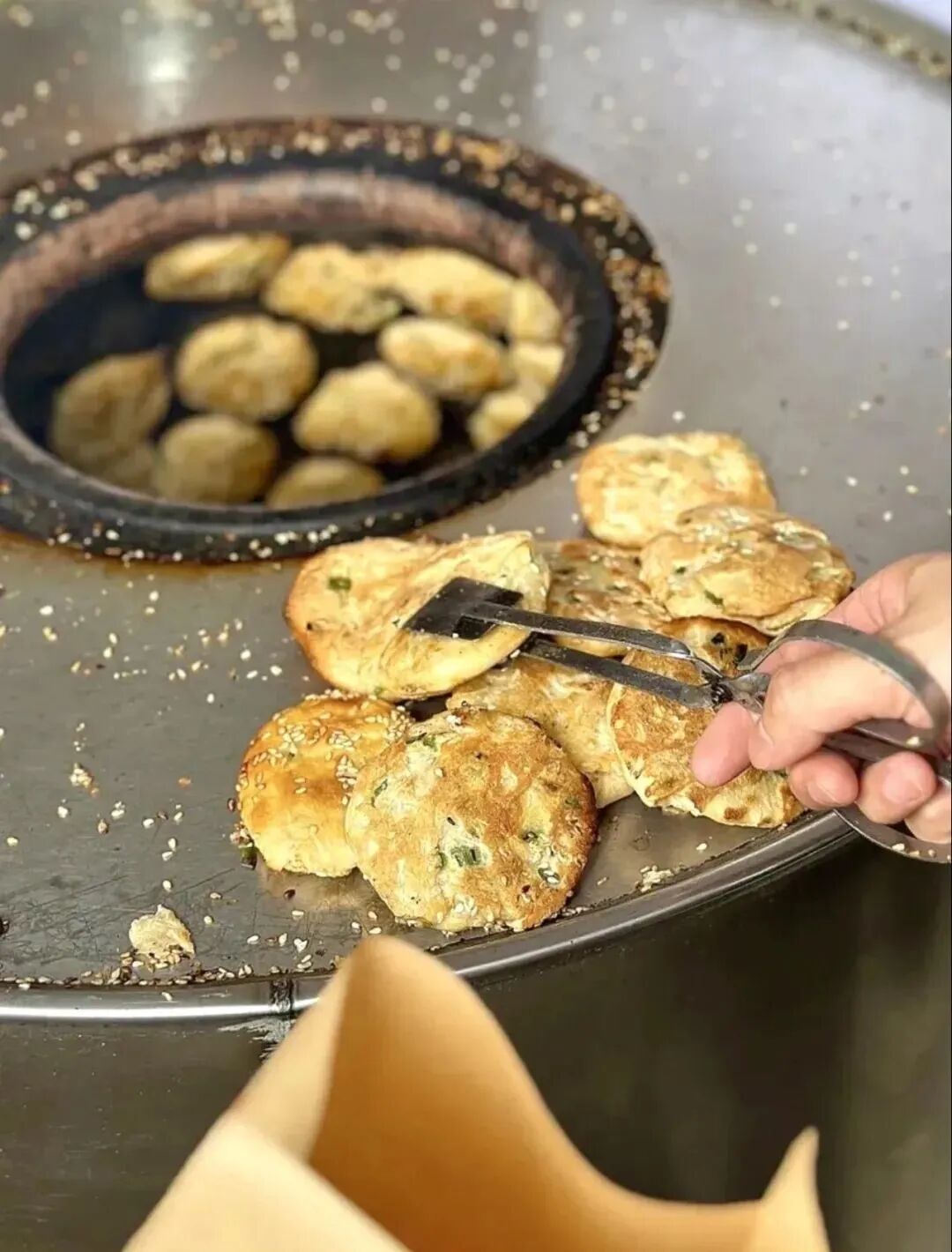 隐藏在包邮区的民国小城这个春天花田绽放碳水遍地实在太好吃