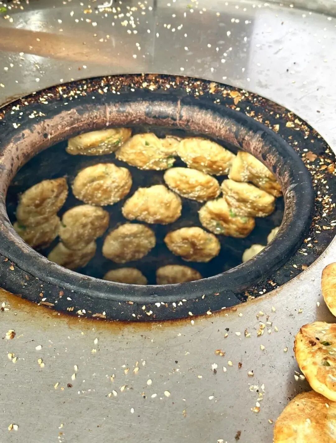 隐藏在包邮区的民国小城这个春天花田绽放碳水遍地实在太好吃