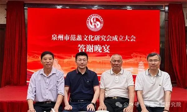 图10 合影照片.jpg