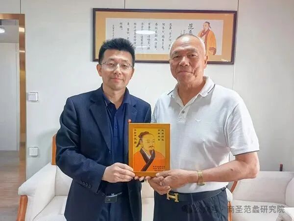 图12 范贵宾与陈荣佳合影.jpg