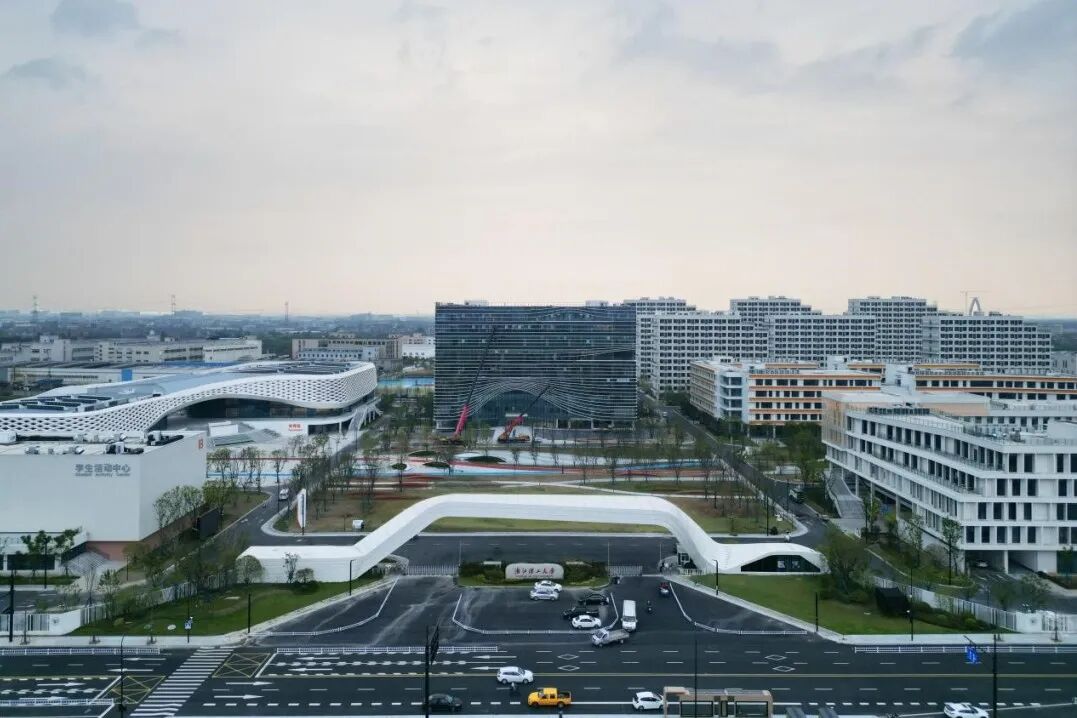 <p>学生特动中心</p>
<p>浙沙请上人</p>
