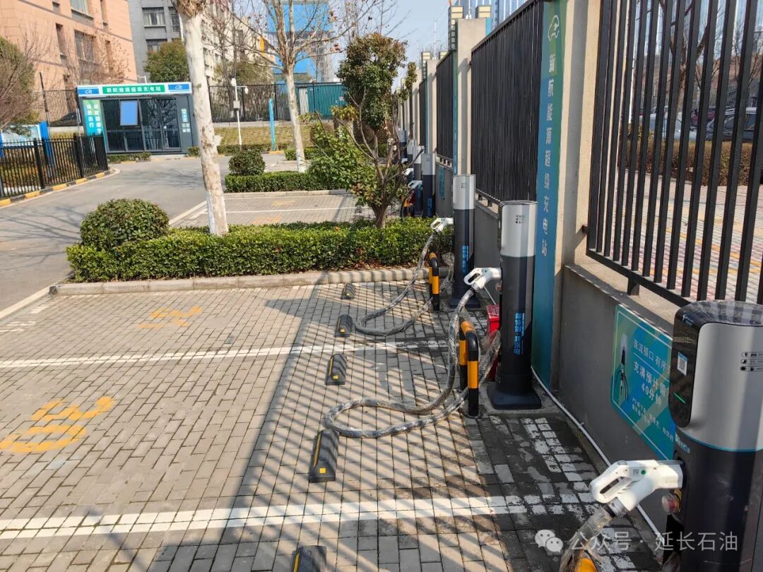 快来体验首个光储充超级充电站开业啦