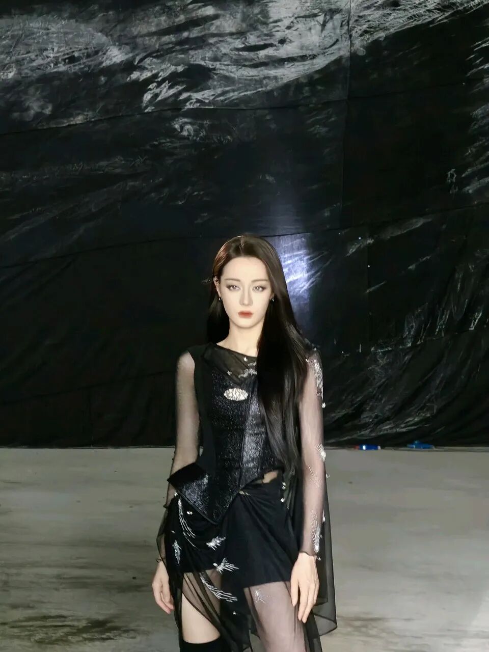迪丽热巴扫腿舞