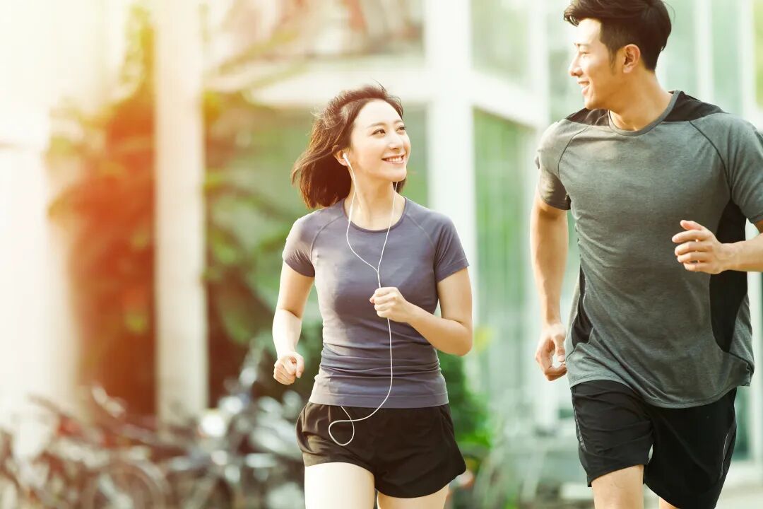 净利润暴跌132%！深圳大卖低价清库存