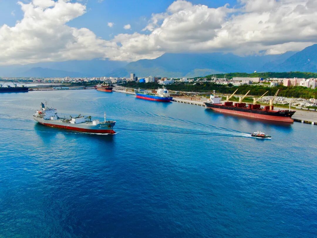 货代连环暴雷？卖家拉横幅追讨血汗钱