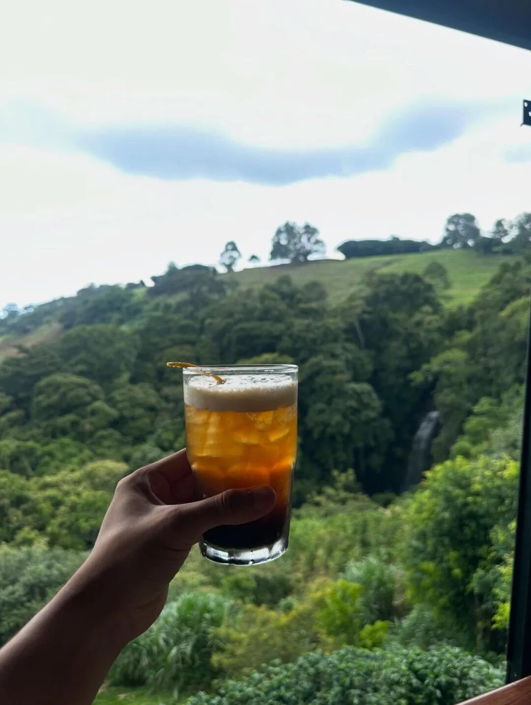 免签！世界杯上赢过中国的那个国家，如今给这两地护照开后门了！