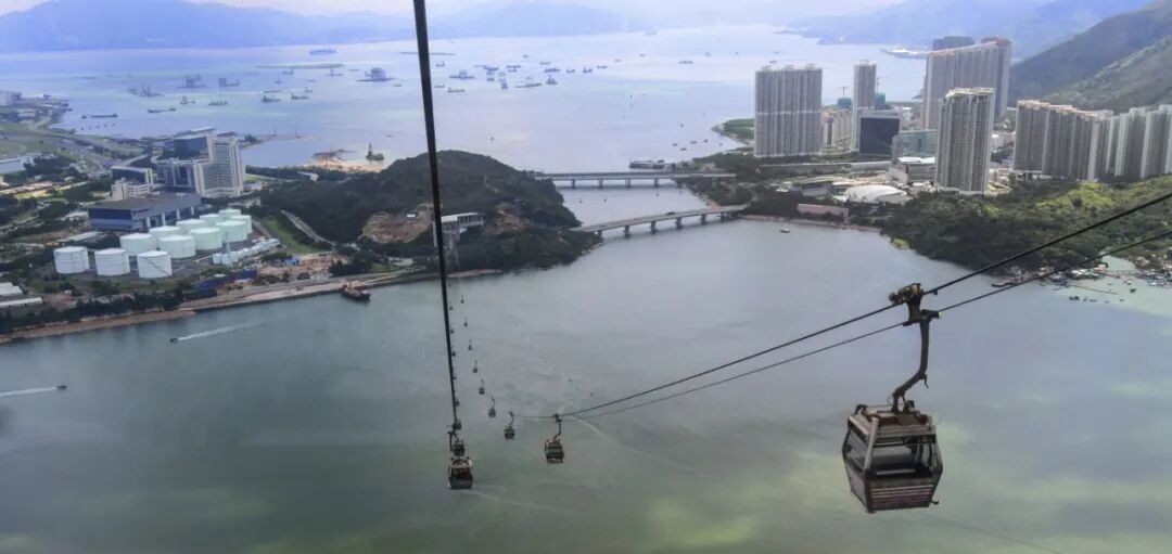 摄图网_382402180_香港大屿山缆车航拍视角(企业商用).jpg