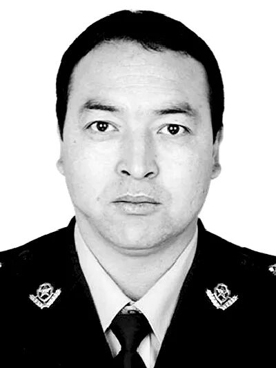 中共党员,二级警督警衔,生前系和田地区和田县公安局法制大队副大队长