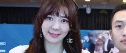 曾经宅男心中的“女神”周韦彤，身材大变样，脸部浮肿似路人