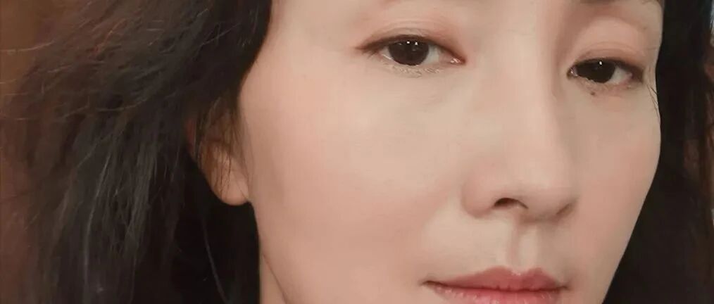 陶虹心态真好，不仅敢于自爆素颜照，还很洒脱不在意打扮!