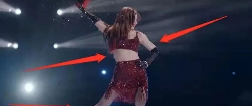 陈妍希穿露腰热裙好尴尬，网友：H身材还是扭出了自信，勇气可嘉