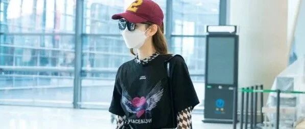 戚薇穿衣“不正常”，从裤子到衣服像东拼西凑似的，却意外的好看