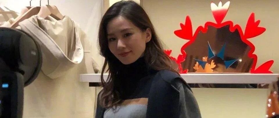 刘诗诗生完孩子后确实显老!几万块的衣服上身，都遮挡不住老态啊