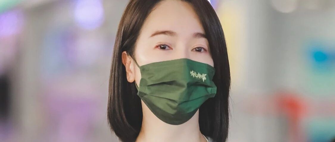 有气质就是不一样！左小青就一身简约搭配现身机场，都可以很惊艳