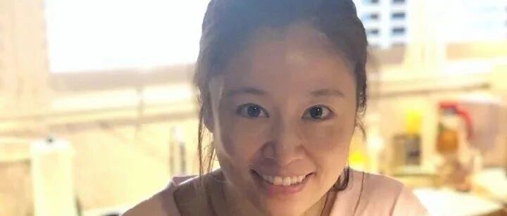 林心如素颜做蛋糕，极简的家居服穿搭，哪像个当妈的人？