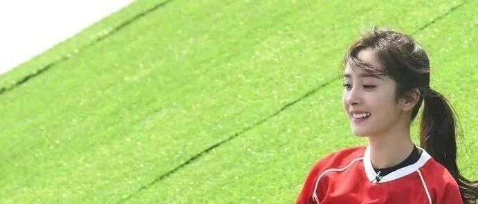 杨幂穿红色运动服现身，竟然还能秀一把身材，不愧是我幂姐！