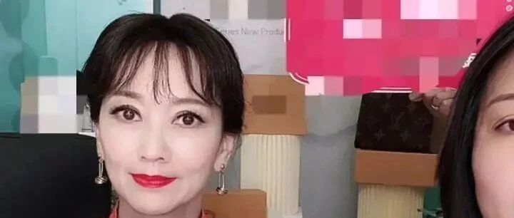 滤镜也有"破功"的时候?赵雅芝开直播脸上肌肉松弛，和平时差距大