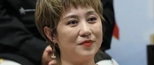 马丽穿花裙子被拍，圆润得身材显得很真实，有老阿姨得气息了！