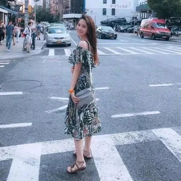 伊能静被偷拍,脸蜡黄细纹多,没有上妆后精致却比同龄人有气质!-微信头条网 伊能静被偷拍,脸蜡黄细纹多,没有上妆后精致却比同龄人有气质!