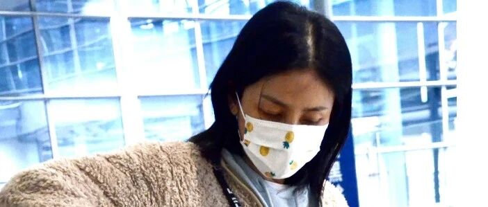 胡可素颜起来“惹”不起，肌肤蜡黄头发发油，普通的不能再普通了