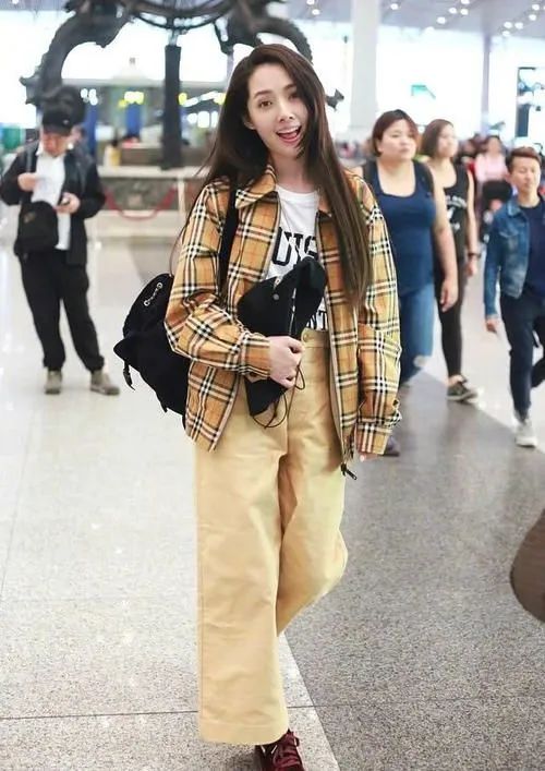 郭碧婷穿深V透视裙现身,大胆前卫,但清瘦的身材缺点美感!-微信头条网 郭碧婷穿深V透视裙现身,大胆前卫,但清瘦的身材缺点美感!