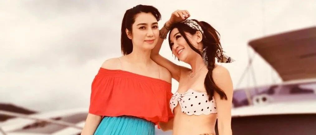 温碧霞穿泳装，身材是比洪欣好，但脸上的皱纹却输了！