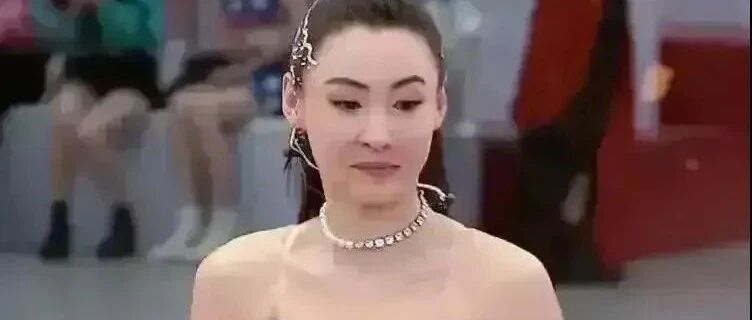 张柏芝生图照双肩肥硕，腰上曲线更是看不见，和精修图差异大！