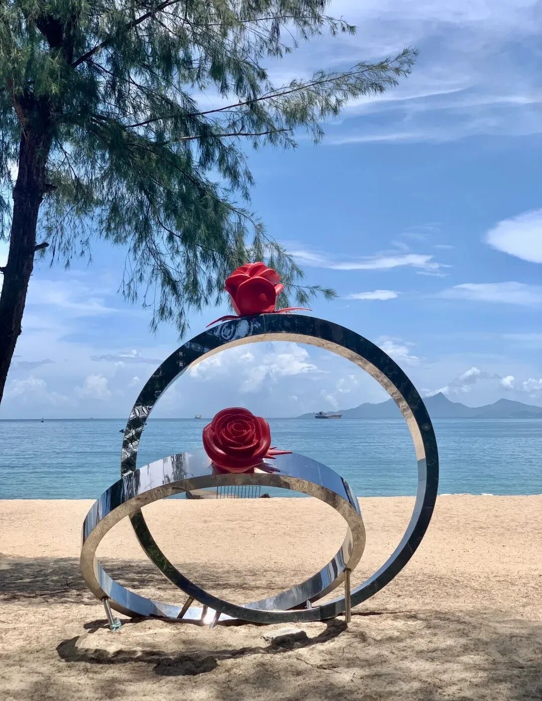 门票:成人40/人 儿童老人25/人[gf]3164[/gf]玫瑰海岸的海水和桔钓沙