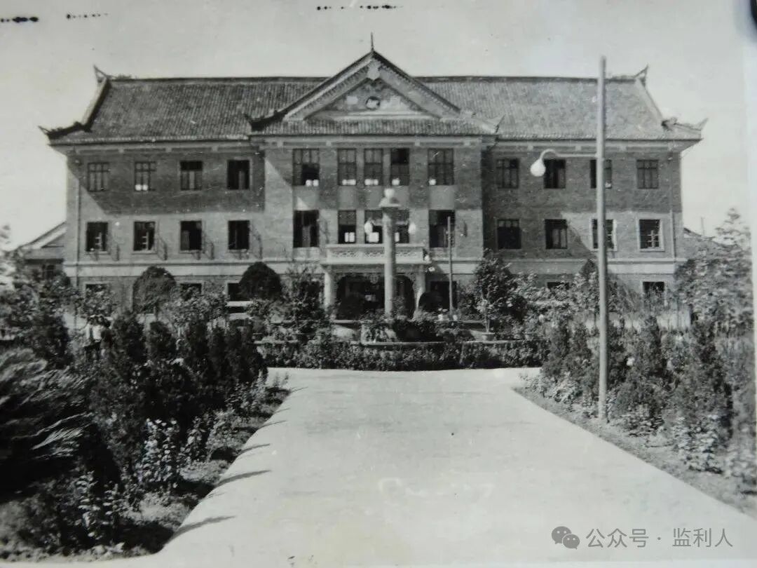 转学到了棋盘中学后的那个学期的初冬某一天,由李德云主任带队,高一(2