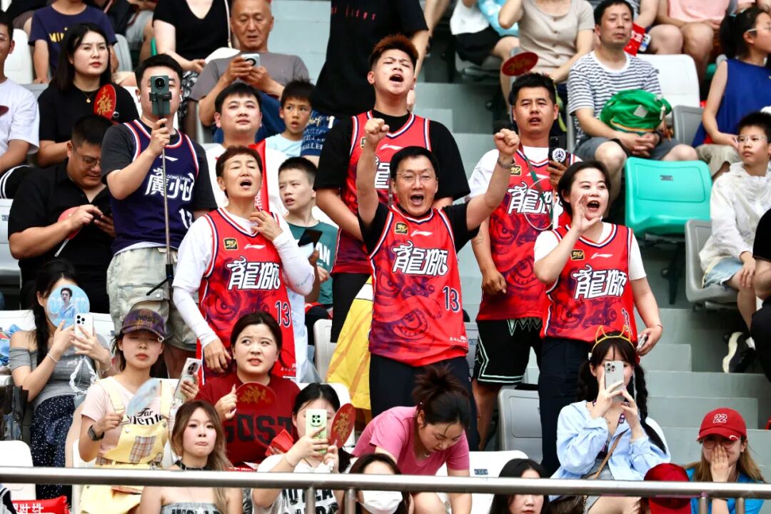 小苏超决赛雨中演出太惊艳了
