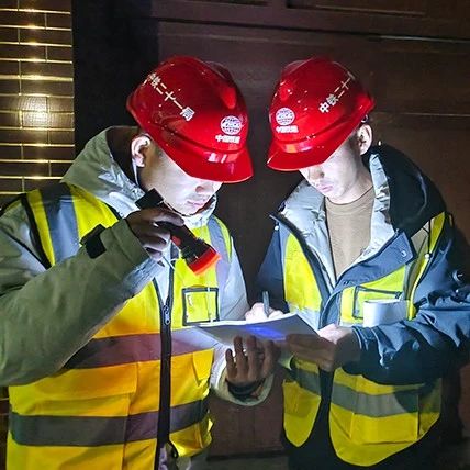 中铁二十一局技术人员赴积石山6.2级地震青海受灾地区摸排统计