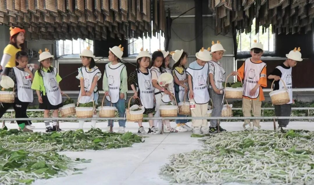 保潔阿姨時尚服裝（保潔員服裝什麽樣的最時尚）
