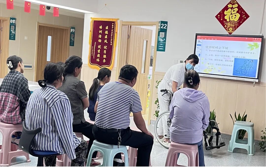 怎么打开轮椅【科普】正确使用轮椅，让您出行自由_https://www.jmylbn.com_新闻资讯_第3张