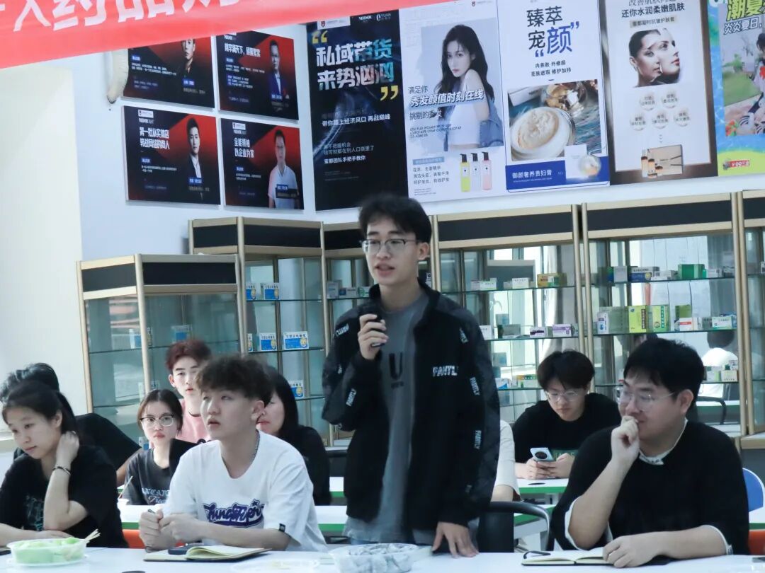 一站式学生社区 我与院长面对面 谈心解难共话成长