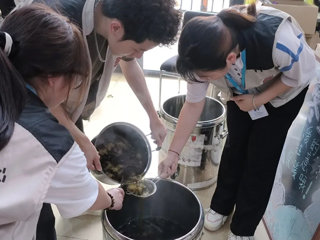 “一站式” 学生社区 | 明德书院免费送凉茶活动