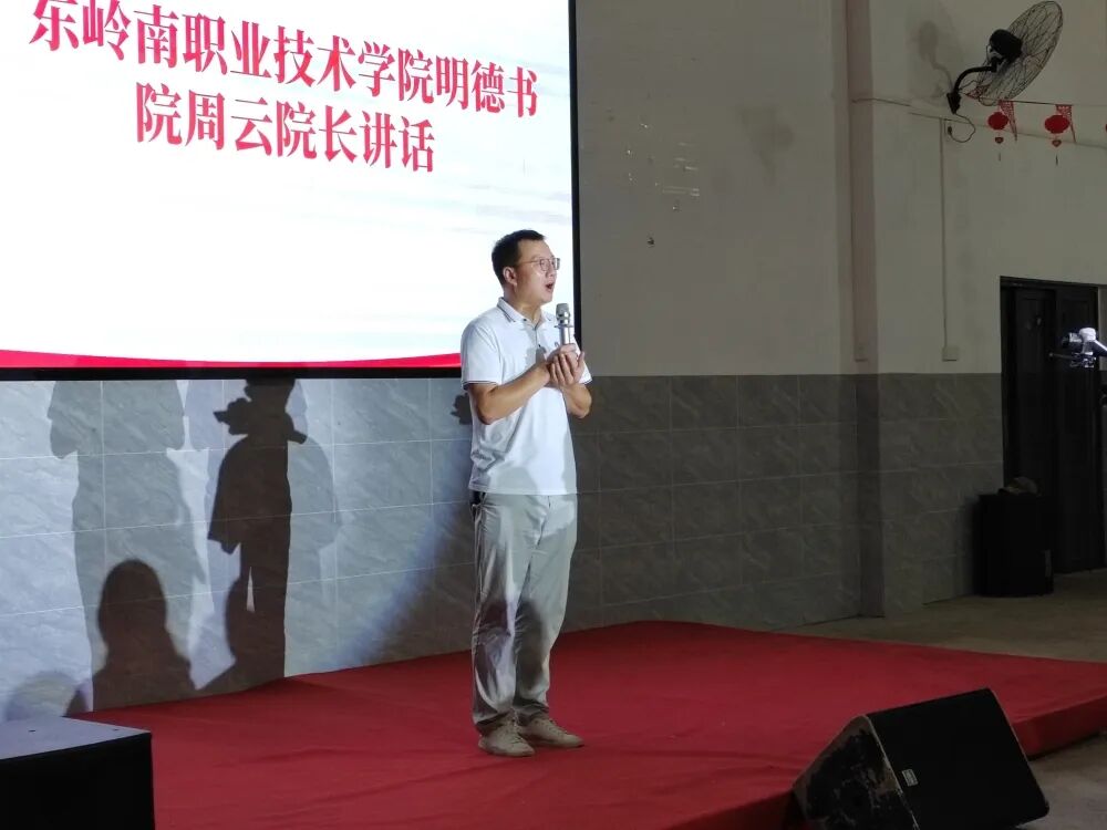 三下乡纪实⑤ | “颂华章，绘蓝图”文艺汇演