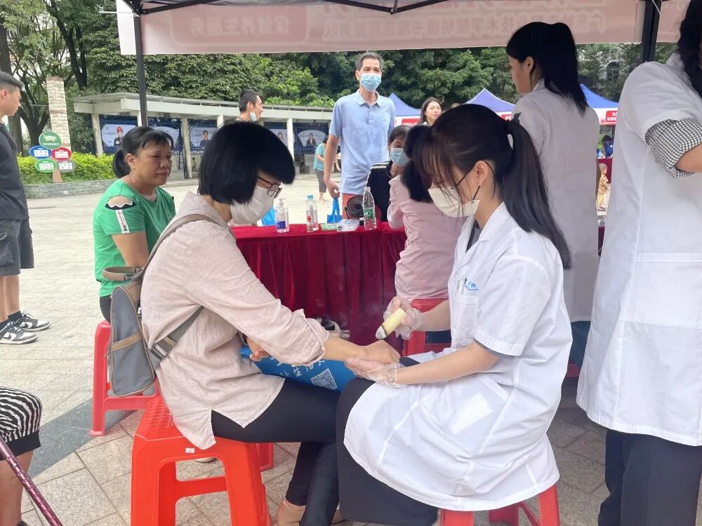 志愿暖人心，服务见真情｜明德书院师生联合支部主题党日活动