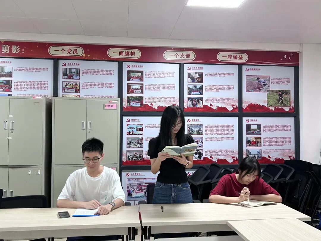 传承“红船精神”，凝聚信仰之光｜明德书院师生联合党支部第二党小组学习红船精神座谈会