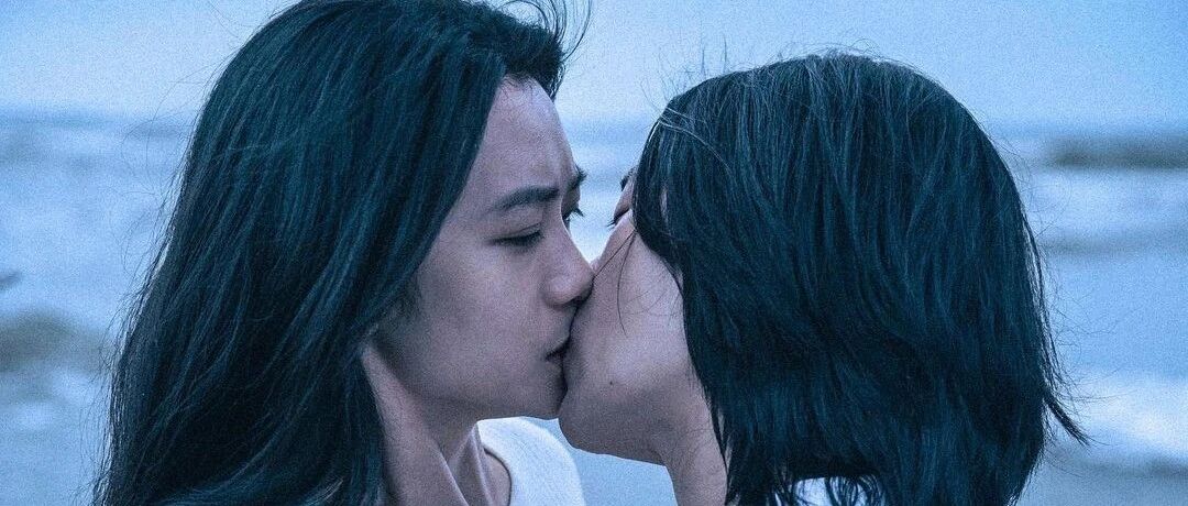 叶晓霏、李玲苇曝《青春并不温柔》超香女女吻剧照 网暴动:「一言不合就亲嘴!」